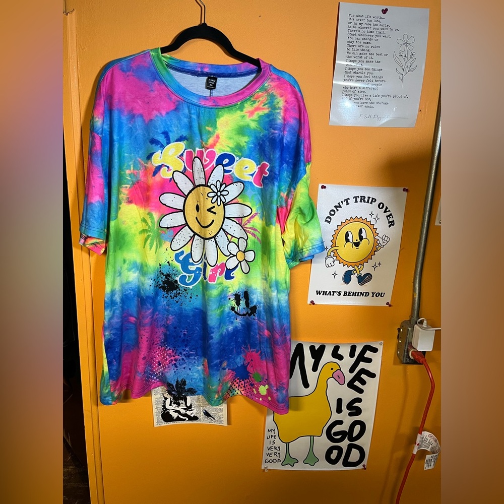 SHEIN Colorful Tie-Dye Kids Tee with Smiley Flower